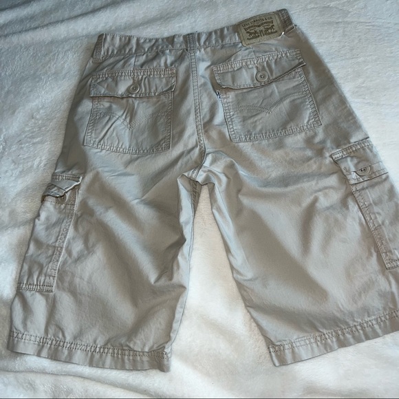 Levis big boys light khaki cargo shorts size 16. Lightweight. - Picture 2 of 3
